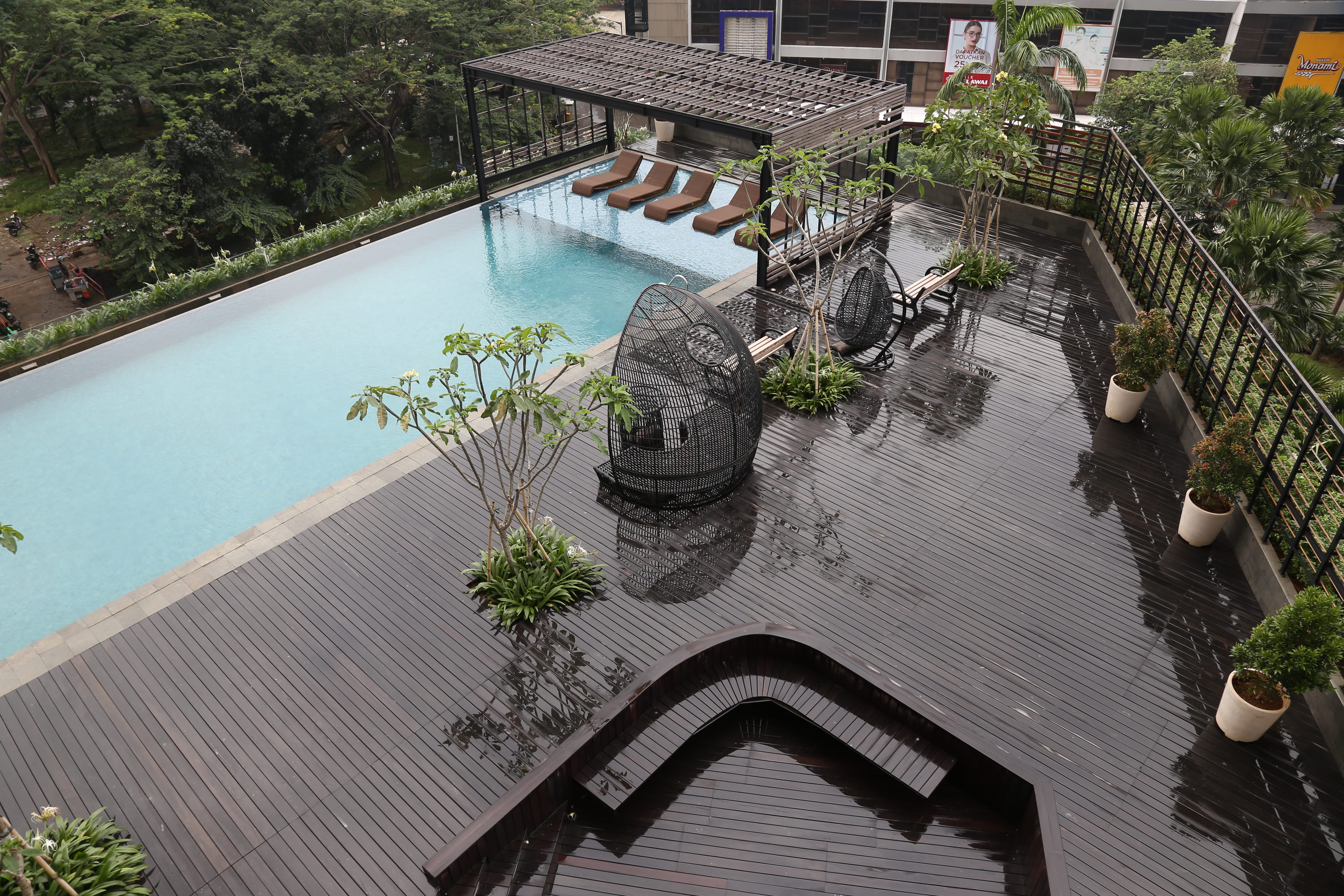 Rooftop pool decking